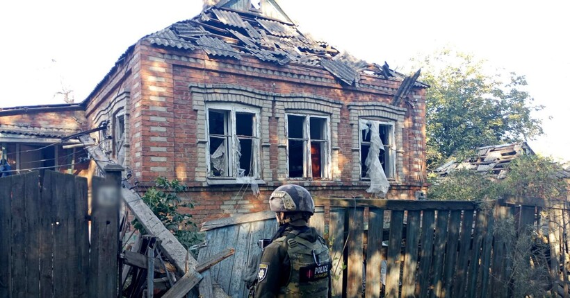 Росіяни поцілили у приватний будинок на Полтавщині: з-під завалів врятували жінку