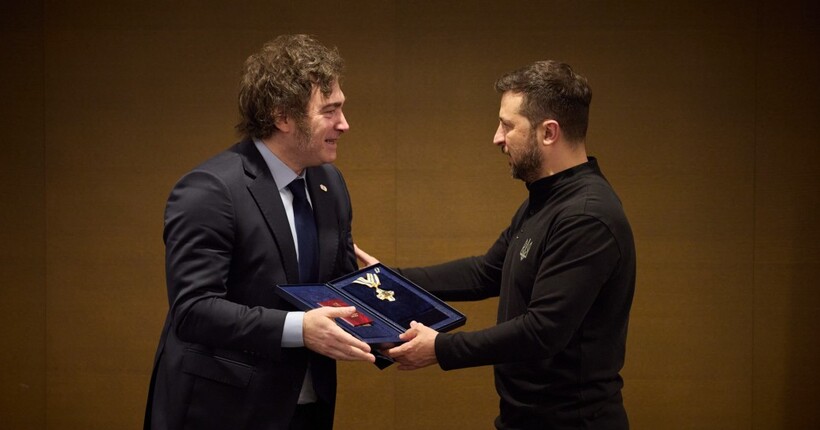 Зеленський нагородив орденом Свободи президента Аргентини