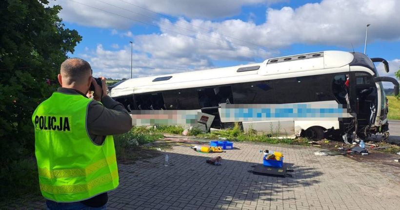 У Польщі зʼїхав у кювет і перекинувся  пасажирський автобус, у якому їхали 56 українців