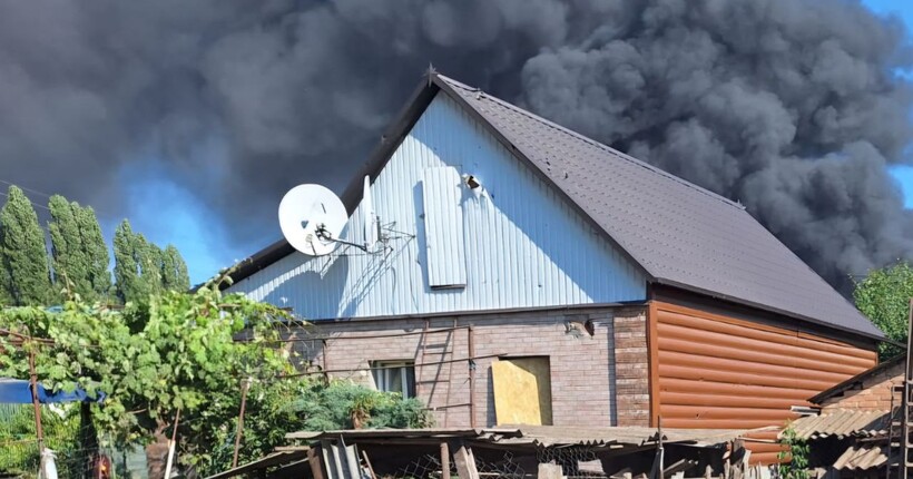 Росіяни накрили з артилерії Нікополь: загинула людина, у місті - кілька пожеж