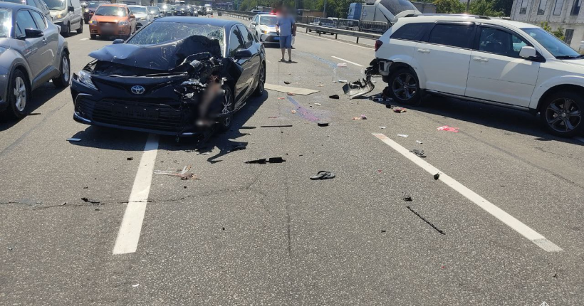 В Києві на Столичному шосе сталася ДТП з постраждалими