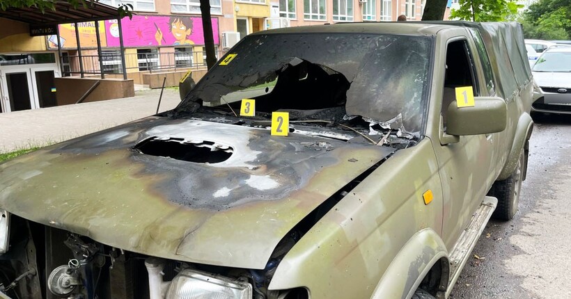 У Рівному затримали зловмисника, який підпалював автівки військових на замовлення росіян