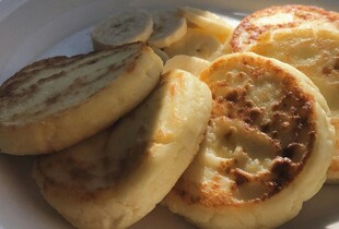 Ледачі хачапурі з сиру: дуже швидкий та ситний сніданок