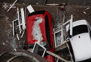 У Києві сталась пожежа у багатоповерхівці: попередньо, загоряння сталось через вибух зарядної станції (фото)