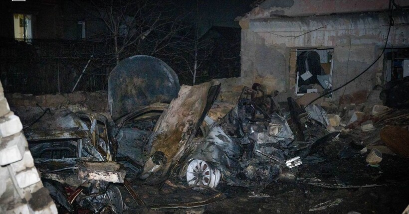 Ворог атакував Одесу: пошкоджено будівлі та авто, п'ятеро поранених
