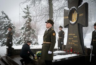 Зеленський вшанував пам’ять Героїв Крут і полеглих оборонців України