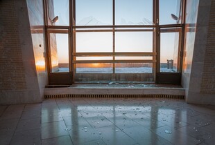 У Києві росія пошкодила зал слави музею у підніжжі монумента 