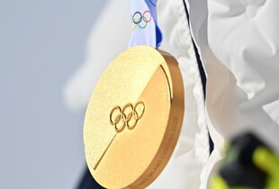 Скандал на Олімпіаді-2026: атлети скаржаться на неякісні медалі, які ламаються
