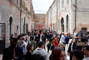 Організатори Венеційської бієнале допустили росію до участі