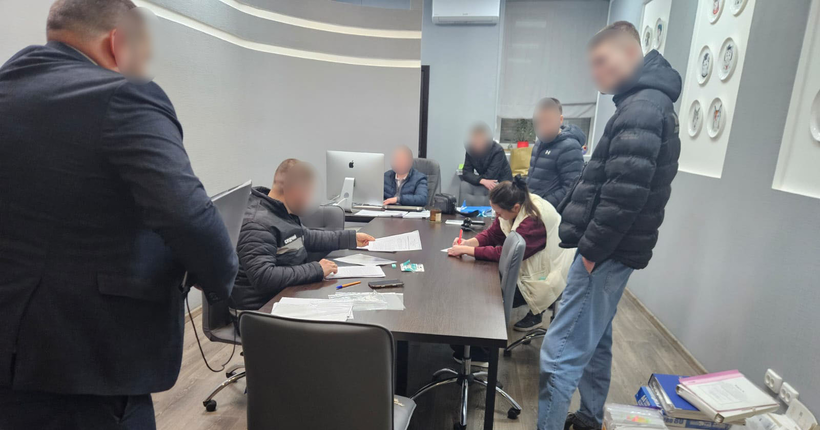 Майже 580 млн грн з оборонки вивели в 