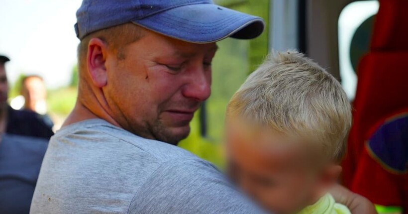 Пошуки тривали всю ніч: на Житомирщині знайшли живим 2,5-річного хлопчика, який зник у лісі